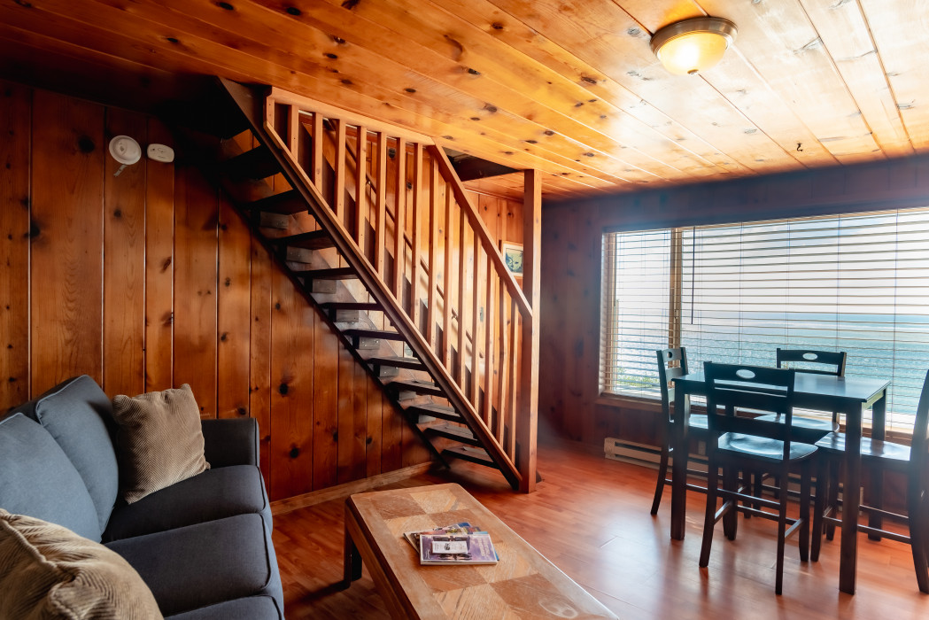 Queen Loft with Kitchen