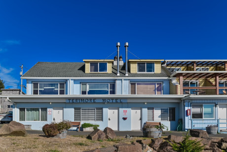 Terimore Bayfront Inn - Exterior