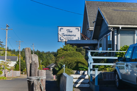 Terimore Bayfront Inn - Exterior